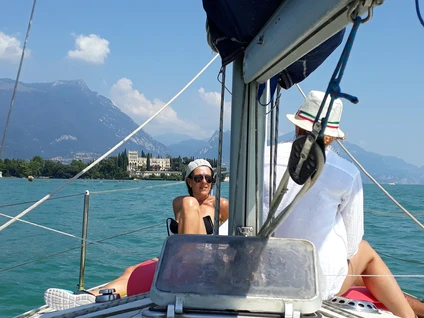 Uscita in barca a vela con skipper: da Moniga verso l’Isola del Garda 0